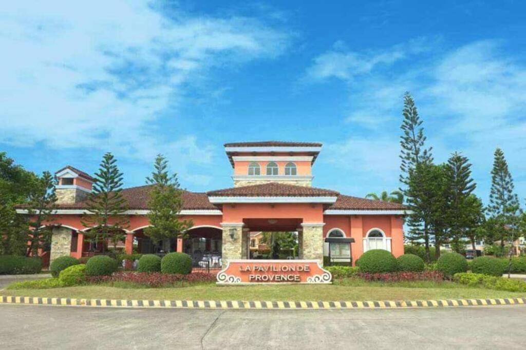 A Cozy 2-Bedroom Home In Malolos - Prime Location Ngoại thất bức ảnh